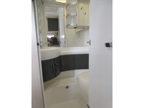 Hobby De Luxe 495 UL WITH FIXED AWNING AND MOVER photo: 12
