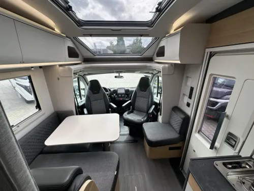 Adria Coral 600 SL 140PK L&auml;ngsbetten Garage  Foto: 13