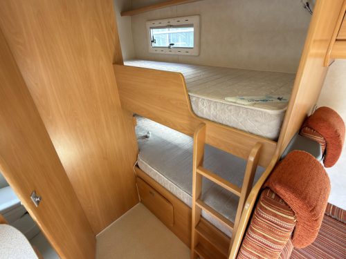 Challenger Trigano 153 ALK Stapelbedden  foto: 2