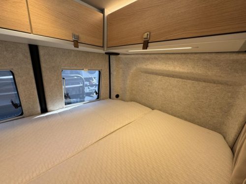 Hymer Grand Canyon S 4X4 190HP Leather Pop-top roof Delta Towbar Awning photo: 21