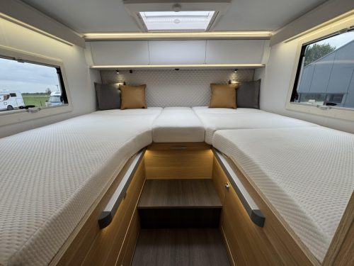 Adria Matrix Plus 670 DL Automaat Lithium Airco photo: 2