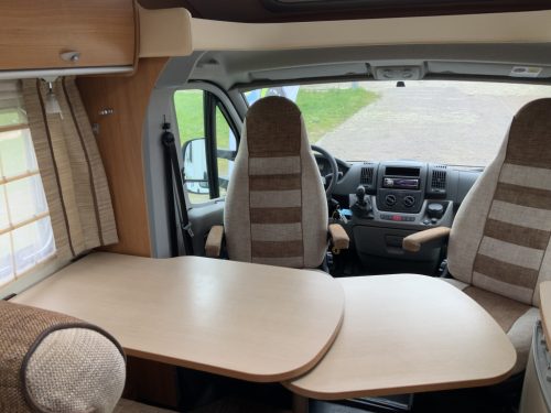 B&uuml;rstner Nexxo 569 Semi-integrated, Train seat, French bed, two swivel chairs, small camper, Year 2010 Camper centrum on the road photo: 7