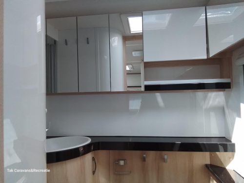 Hobby De Luxe 495 WFB mit separater Dusche und WC Foto: 11