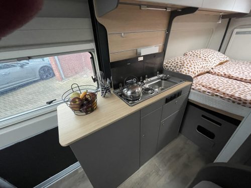 LMC Innovan 600 4 Berth Pop-top roof  photo: 17