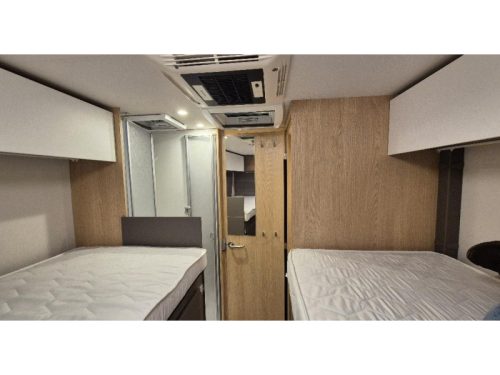 LMC Tourer Lift H 730 G Pop-top roof/air conditioning/solar panel photo: 17