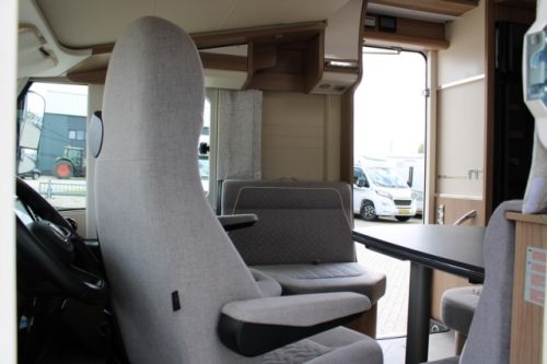 Robust AUTOMATIC 180 hp Malibu I 490 LE by Carthago lift and single length beds (124 photo: 26