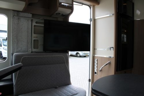 Robust AUTOMATIC 180 hp Malibu I 490 LE by Carthago lift-and single length beds (124 photo: 42