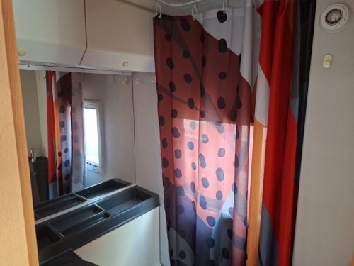 Knaus Traveller 575 kompakter ger&auml;umiger 6p Wohnmobil Foto: 4