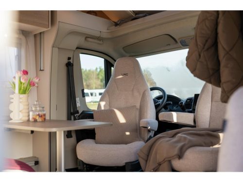 LMC Tracer 690EL model 2027 single beds photo: 11