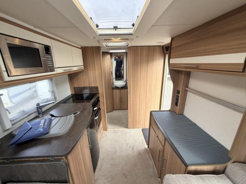 Elddis Crusader Solano 462 Mover, auvent. chauffage par le sol photo : 9