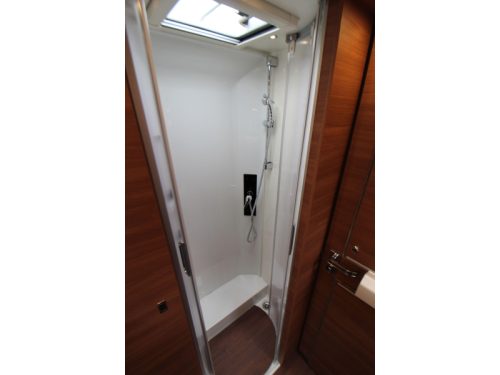 Carthago Chic C-Line I 4.9 LE-L Single beds + Pop-top roof  photo: 34