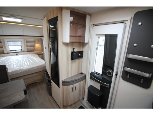 Hobby De Luxe 460 SFF Queensbed  photo: 17