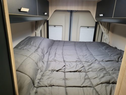 Chausson V 690 Sport-line pop-top roof bed photo: 20