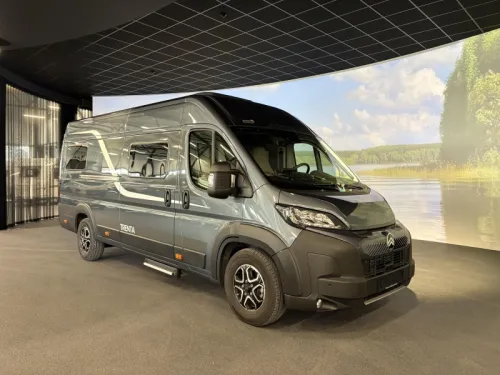 P&ouml;ssl Trenta 640 Plus / 8-speed automatic photo: 1
