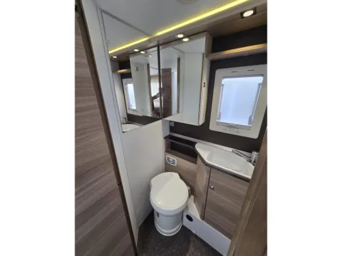 Adria Coral S 670 SL single beds/5 seat belts photo: 15
