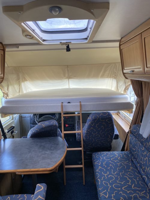 Hymer B 584 2.8 JTD 128 Pk Integral, Drop-down bed front, Long bench, 3 Swivel seats, End kitchen etc. Year 2002. B 584 Marum photo: 11