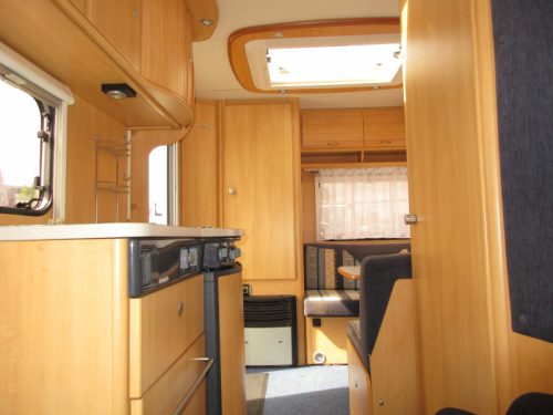 Dethleffs Camper 440 DB con cama transversal y mover foto: 2