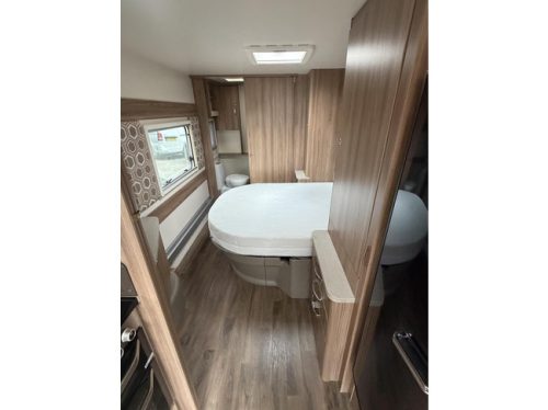Swift Elite 645 Levelling system Mover Awning Solar panel Oven photo: 15