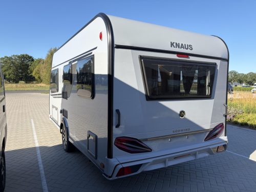 Knaus Sudwind Black Selection 450 FU roof air conditioning / French bed photo: 2