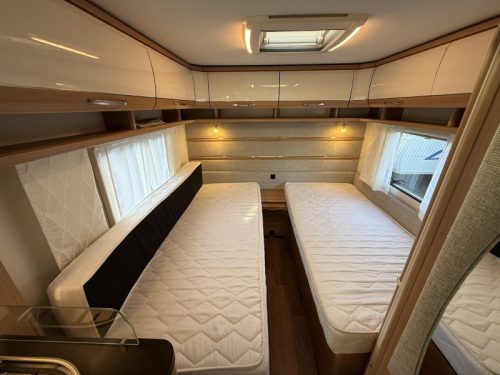 LMC Musica 490 E 2 BERTHS U-SHAPED SEATING MOVER TOP photo: 20