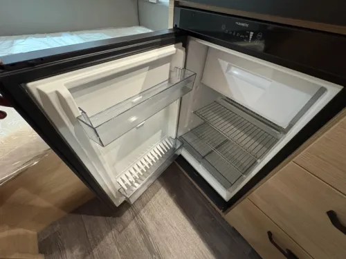 Weinsberg CaraOne Edition HOT 390 QD dinette / transverse bed  photo: 12