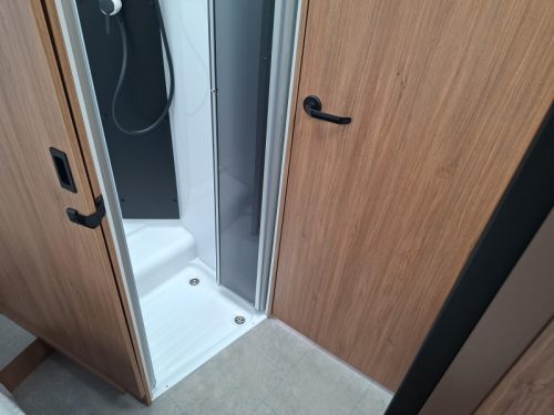 Chausson 798 Titanium Line Luxus mit ger&auml;umigem Queensbett Foto: 13