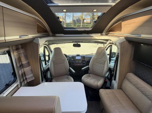 Adria Coral S 670SC French bed Awning Maxxfan Flat screen photo: 13