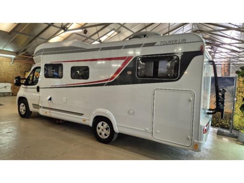 LMC Tourer Lift H 730 G Drop-down bed/air conditioning/solar panel photo: 3
