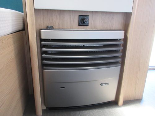 Dethleffs Aero 470 FR WITH MOVER AND FIXED AWNING photo: 17