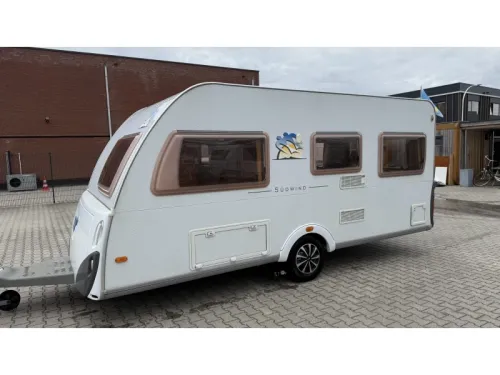 Knaus Sudwind 450 FU French bed dinette toilet  photo: 14