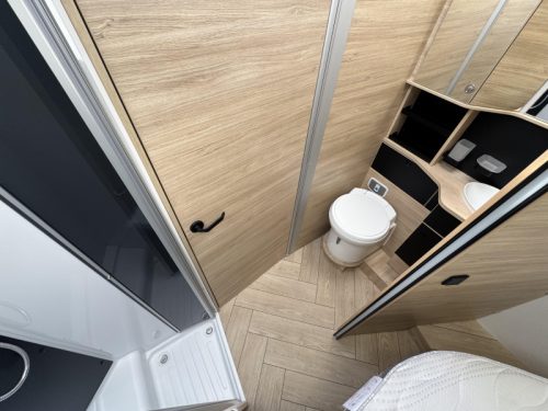 Chausson Etape Line 788 Transverse bed pop-top roof photo: 18