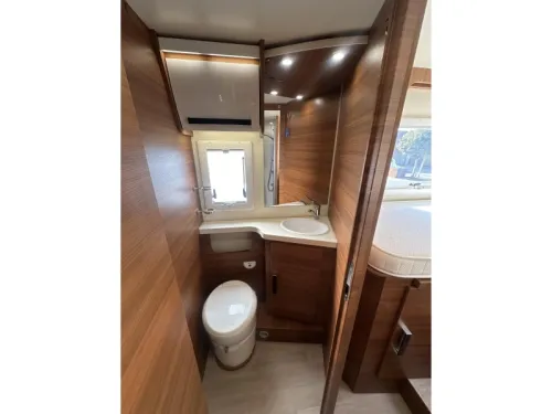 Elnagh Baron 573 Automatic Single Beds photo: 11