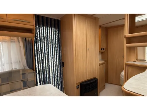 Fendt Saphir 470 TF French bed dinette toilet photo: 5