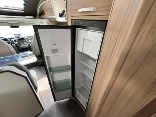 Adria Coral Axess 670 SL photo: 9