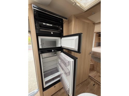 Hymer B ML I 790 Mercedes + Queen bed photo: 16