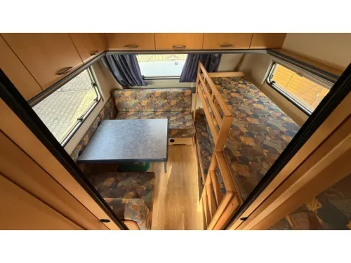 Hobby De Luxe 540 UK children's room dinette photo: 2