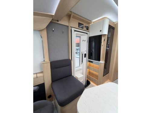 Hymer B-MC I 680 Blackline Single beds Awning Lithium Towing hitch photo: 14