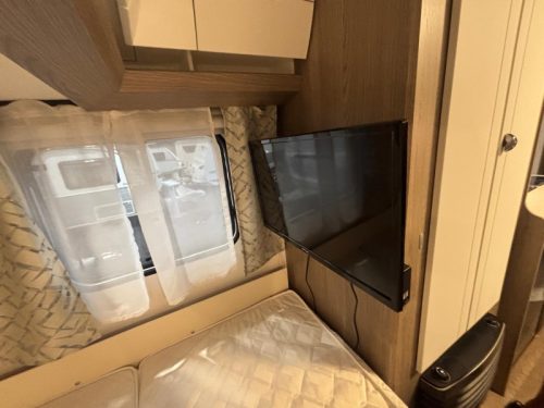 Hobby On Tour 470 KMF with awning and bunk bed  photo: 21