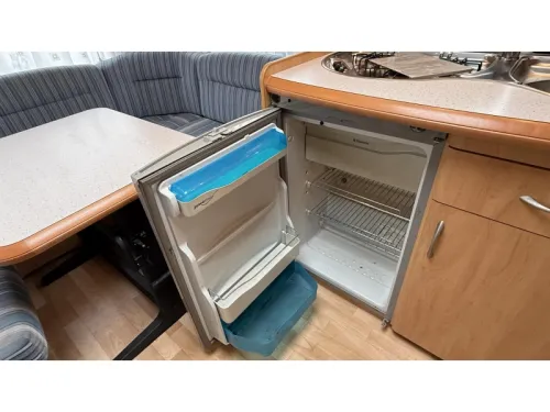 Hobby De luxe Easy 460 UFE franz&ouml;sisches Bett Rundsitzgruppe Toilette Foto: 5