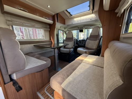 Adria Matrix 680 SP Spacious seating! photo: 11