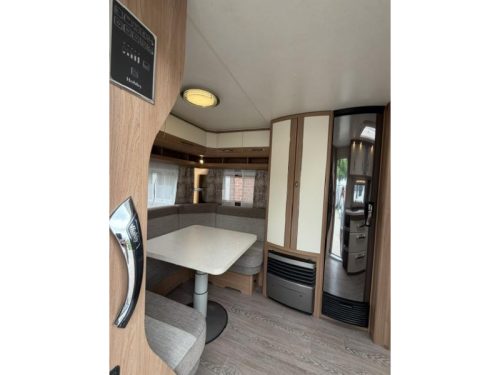 Hobby De Luxe 540 UFF Incl. Mover and Airco photo: 11