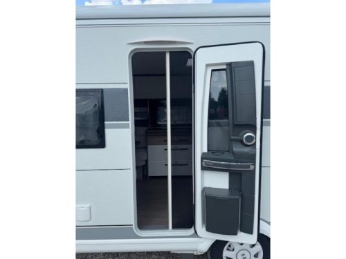 Hobby Excellent Edition 460 UFE mover awning bike rack photo: 8