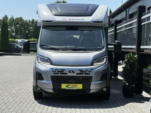 Adria Coral Plus 670 DL Face To Face  photo: 3