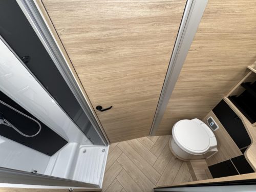 Chausson Etape Line 788 Transverse bed pop-top roof photo: 16