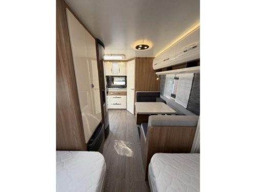 Hobby Excellent 460 SL Incl. Mover and Awning photo: 16