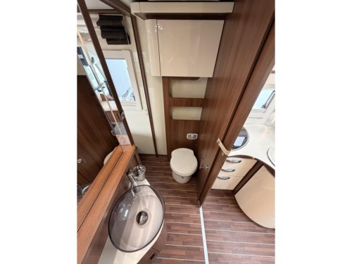 McLouis Nevis 880 G 150HP Queen bed Automatic photo: 9