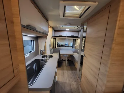 Knaus Sudwind Black Selection 460 EU de f&aacute;brica muy completo foto: 6
