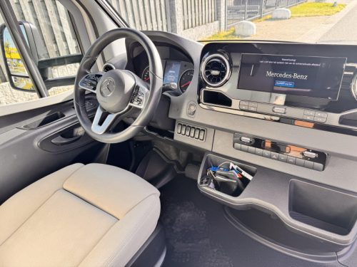 Hymer B-MC T 680 single beds pop-top roof photo: 12