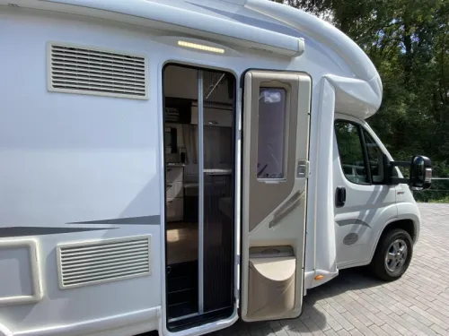 McLouis Yearling 81G Limited Edition Roof air conditioning | Holiday ready photo: 13