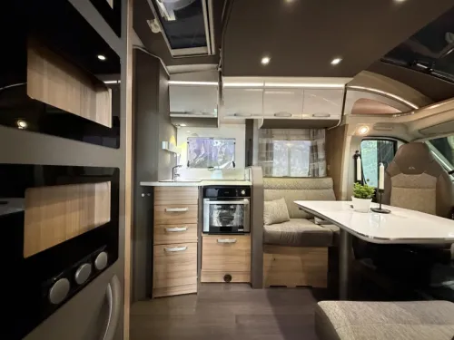 Adria Matrix 670 DC Queensbett / Hubdach | A69 Foto: 9